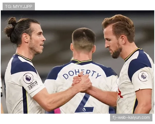 “实时报道：布莱顿利用一次快发任意球由三笘薰助攻弗格森破门”